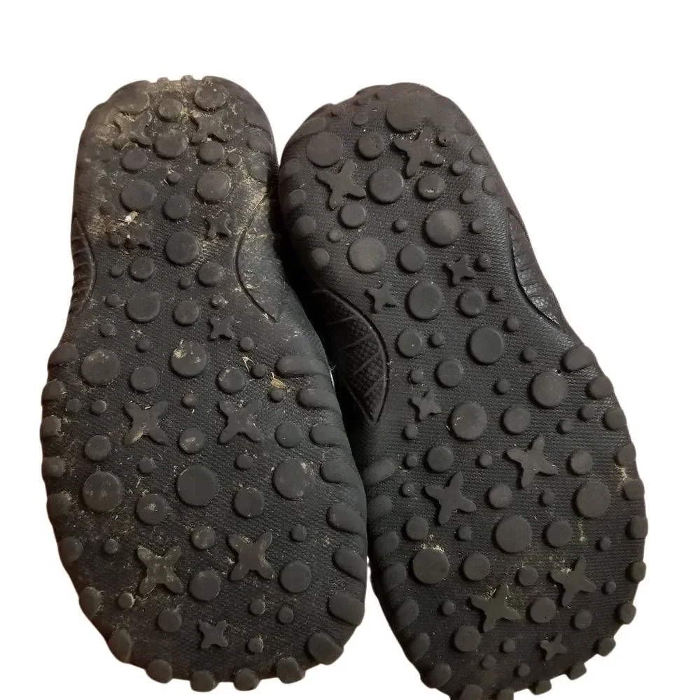 Old Navy water shoes 6